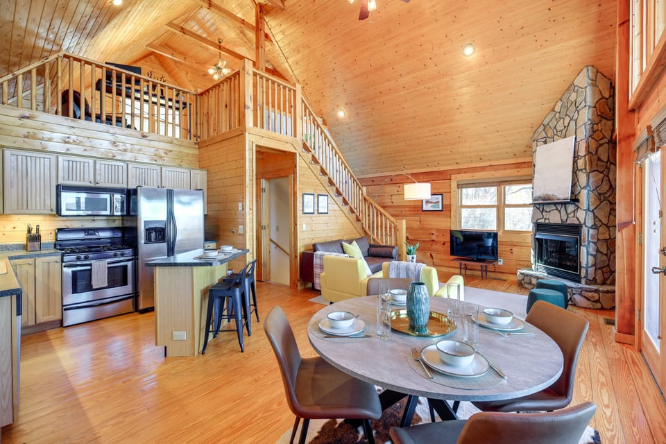 Dining Area | Dishware/Flatware | Trash Bags/Paper Towels