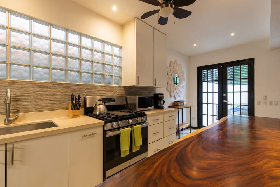Kitchen (2)