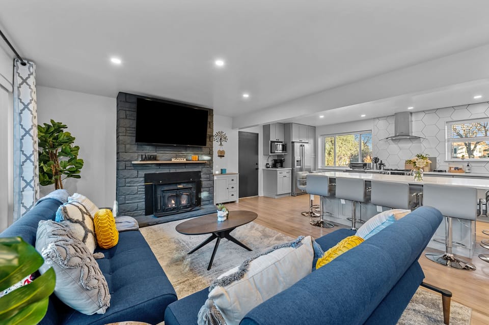 Living Room - Smart TV and Fireplace - Sofa Bed