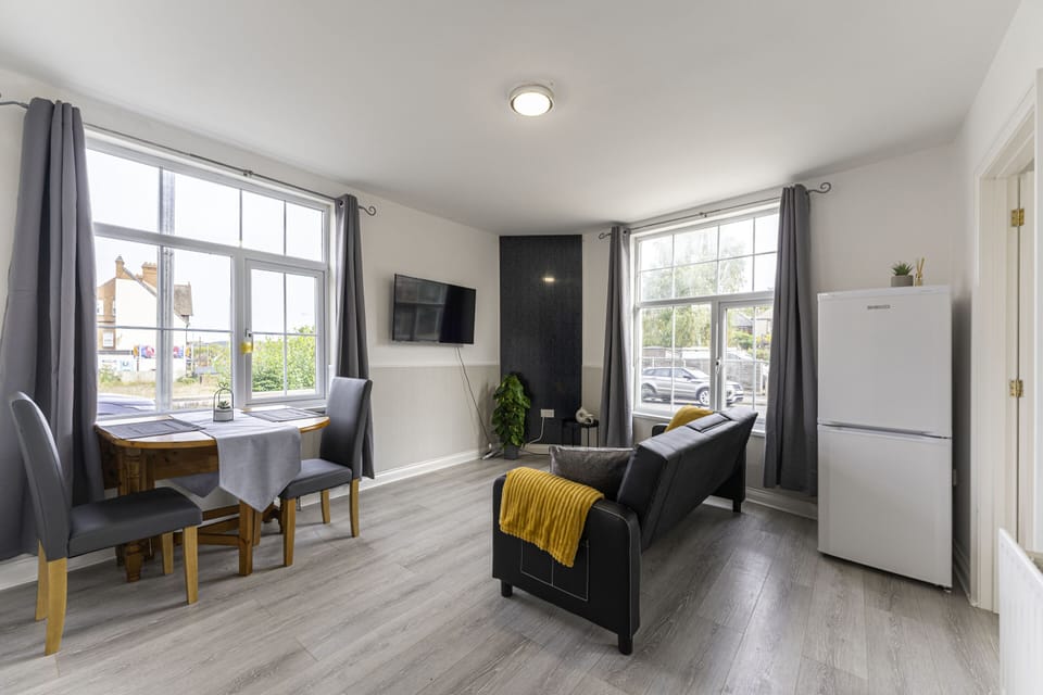 Spacious bright living space 