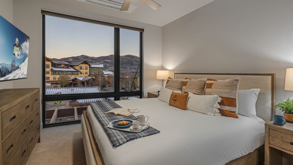 Bedroom 1, Upper Level - Primary king suite