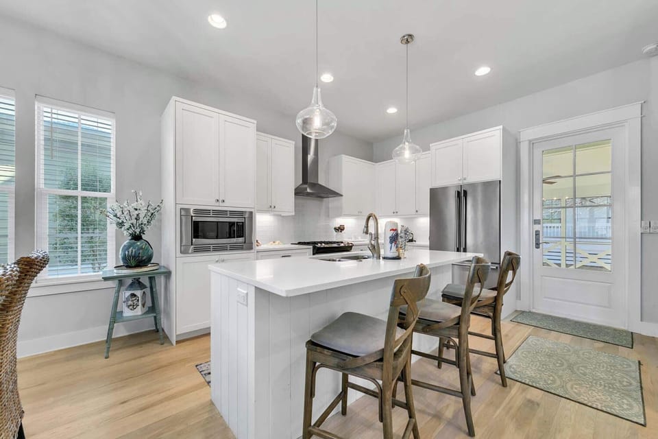 Kitchen with eat-in bar seating