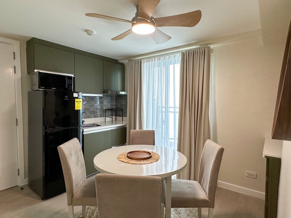 4 person dining area