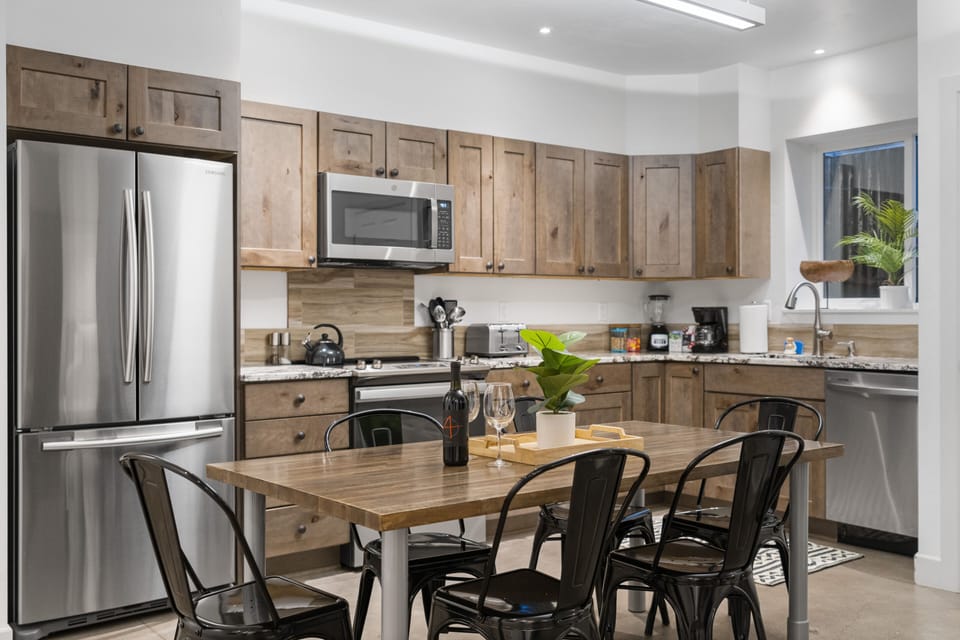 Full kitchen