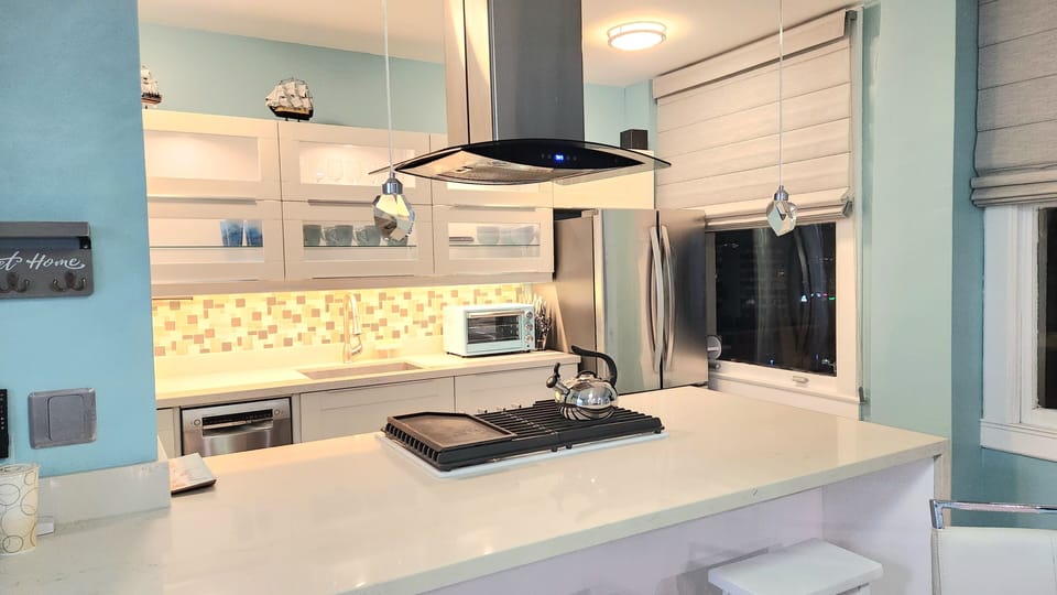 MODERN KITCHEN