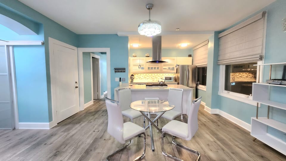BEAUTYFULL DINING AREA 