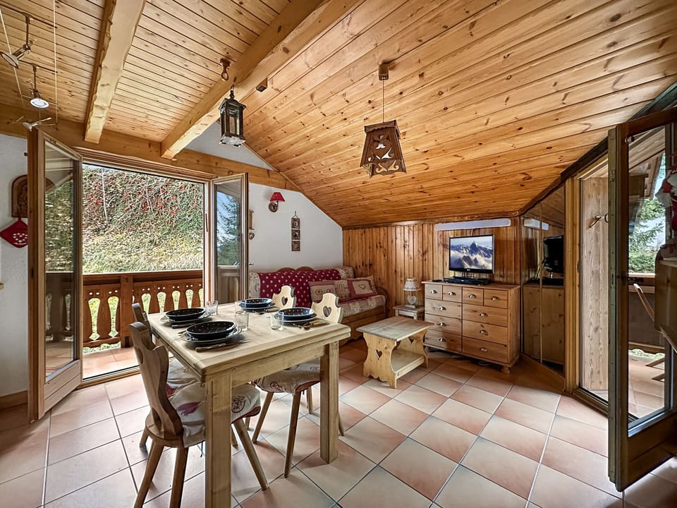 LUTA11 Duplex mezzanine 2/4 Pers. pied de p Apartment in Arâches-la-Frasse