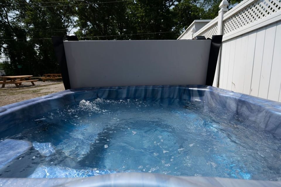 Hot Tub 2