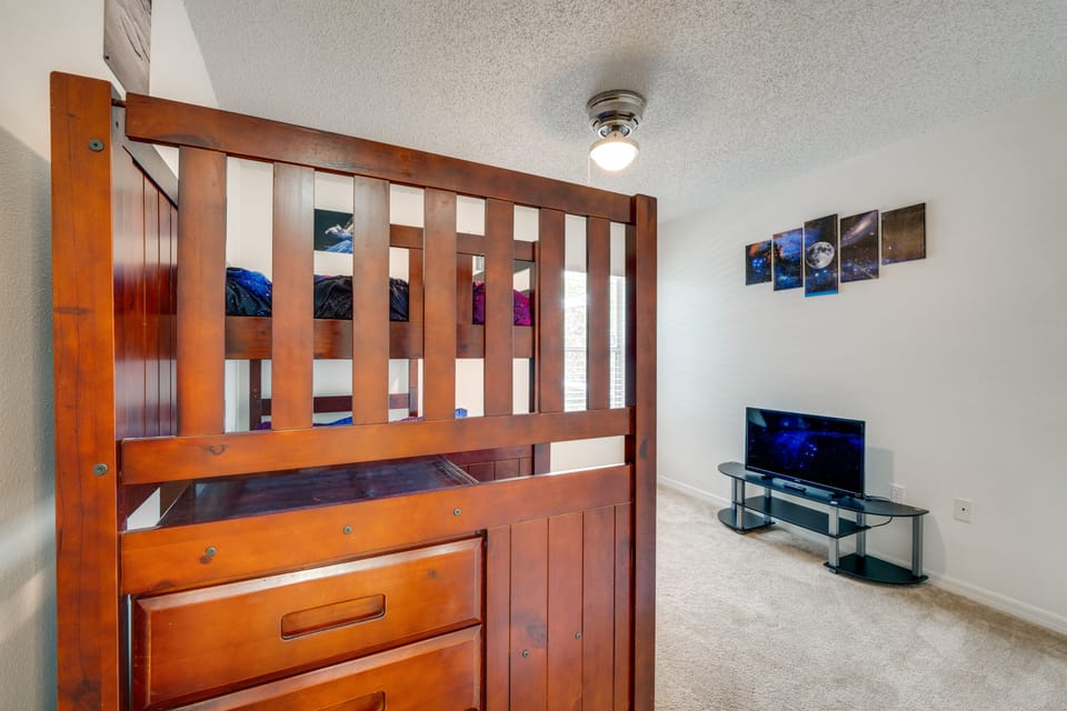 Bedroom 3 | Twin/Full Bunk Bed w/ Twin Trundle
