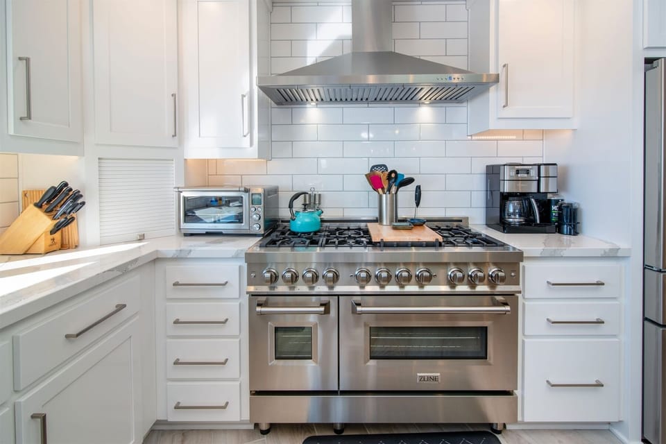 You will have no problem cooking a gourmet meal in this kitchen