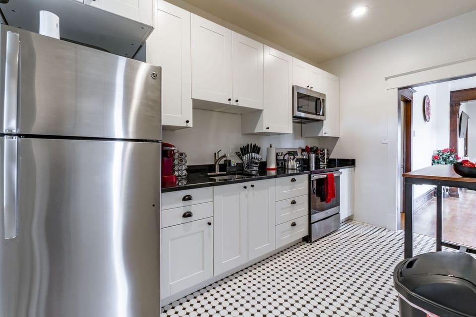 kitchen, fridge, stove/oven, sink, garbage can, microwave