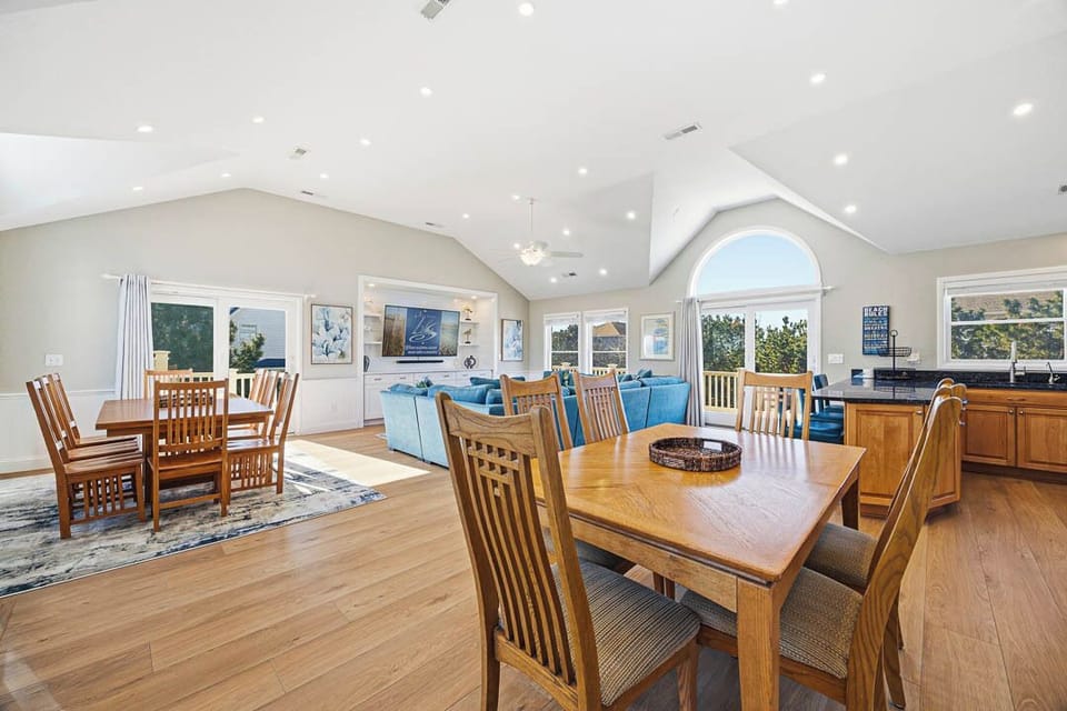 Top-Level Dining Room with Table (seats 10)