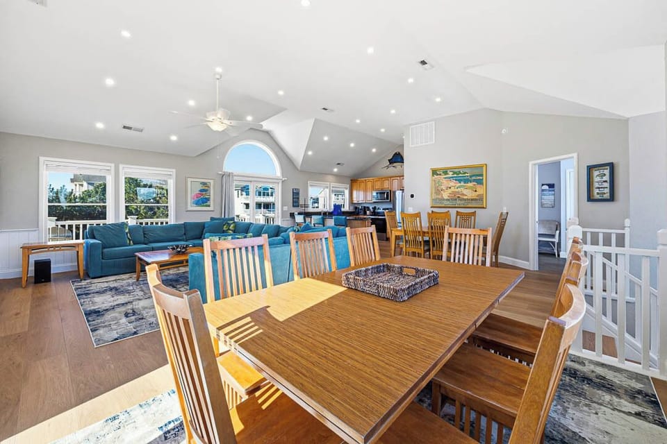 Top-Level Dining Room with Table (seats 10)