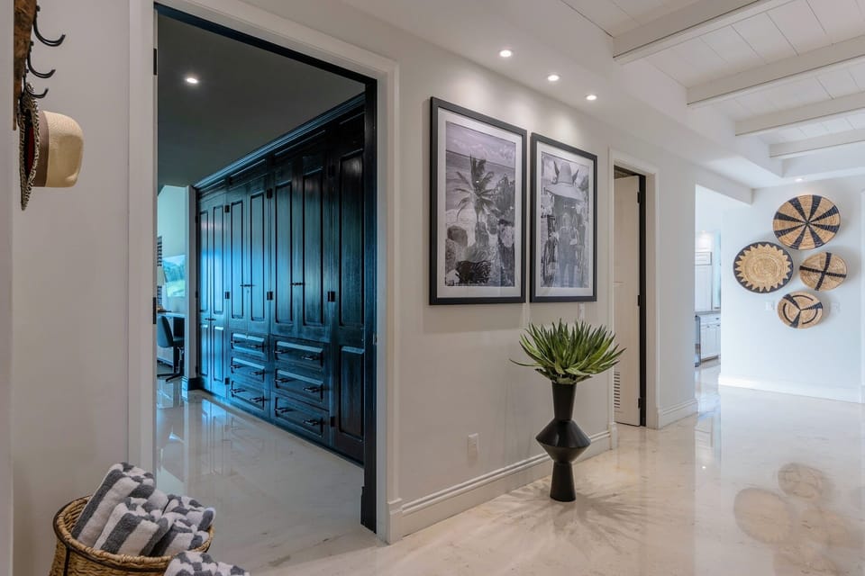 Primary Suite Entry / Additional 3 Bedroom Entrances on the Opposite Side