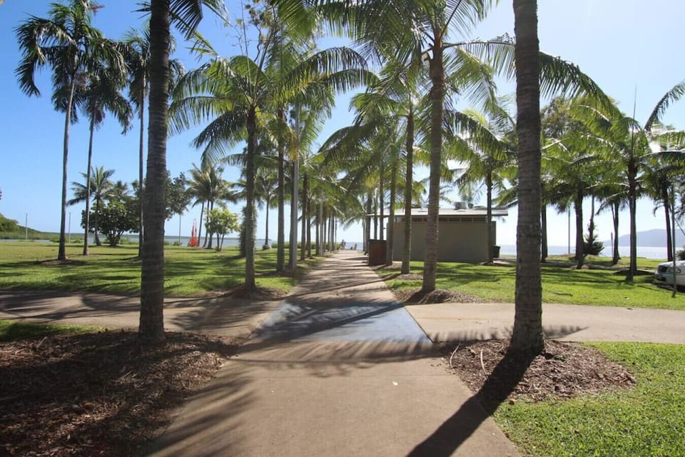 Esplanade - bike and walking paths