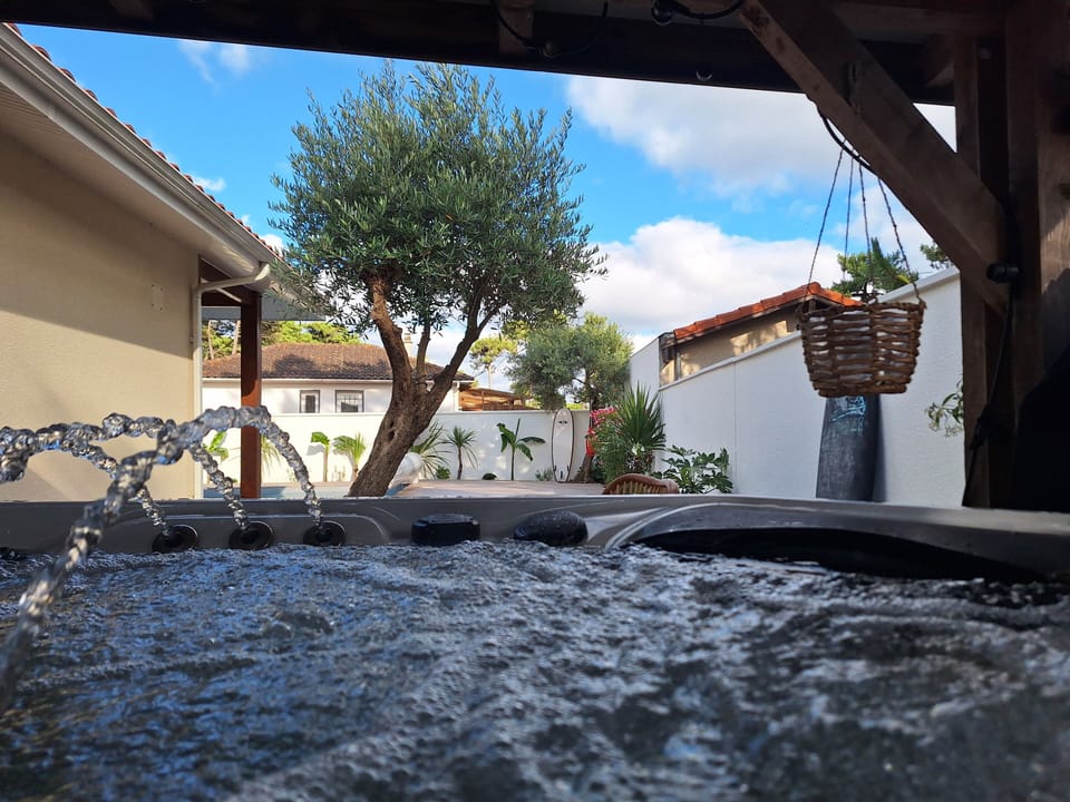 Outdoor spa tub