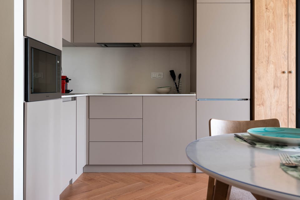 Glasses, wine opener, a coffee machine and all the necessary appliances.