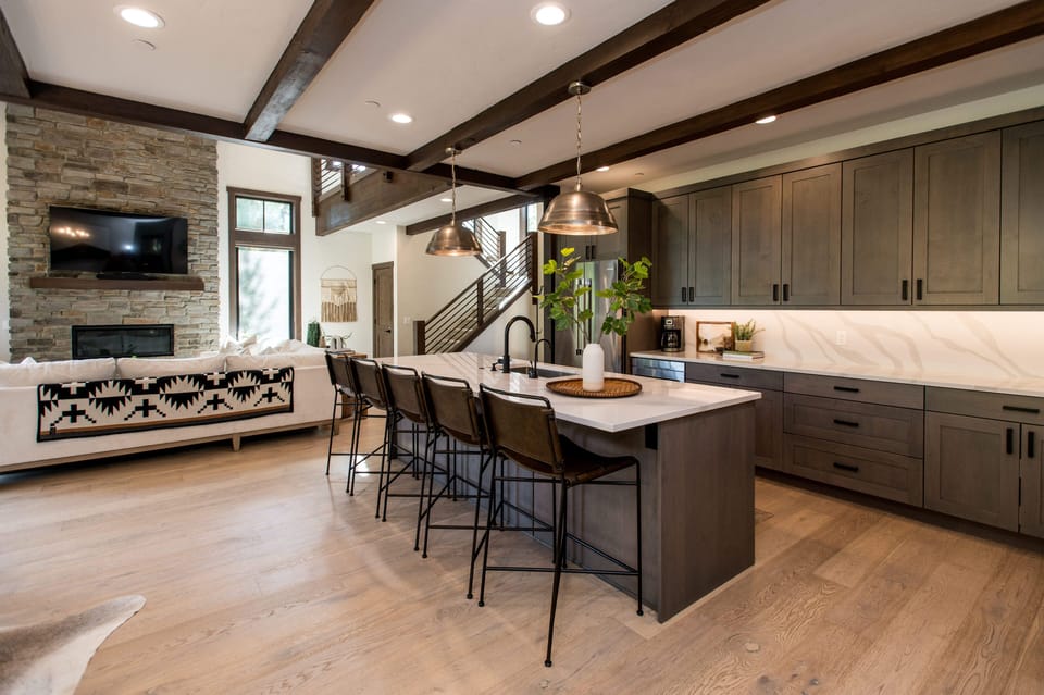 Cook with ease in this stunning, fully equipped kitchen