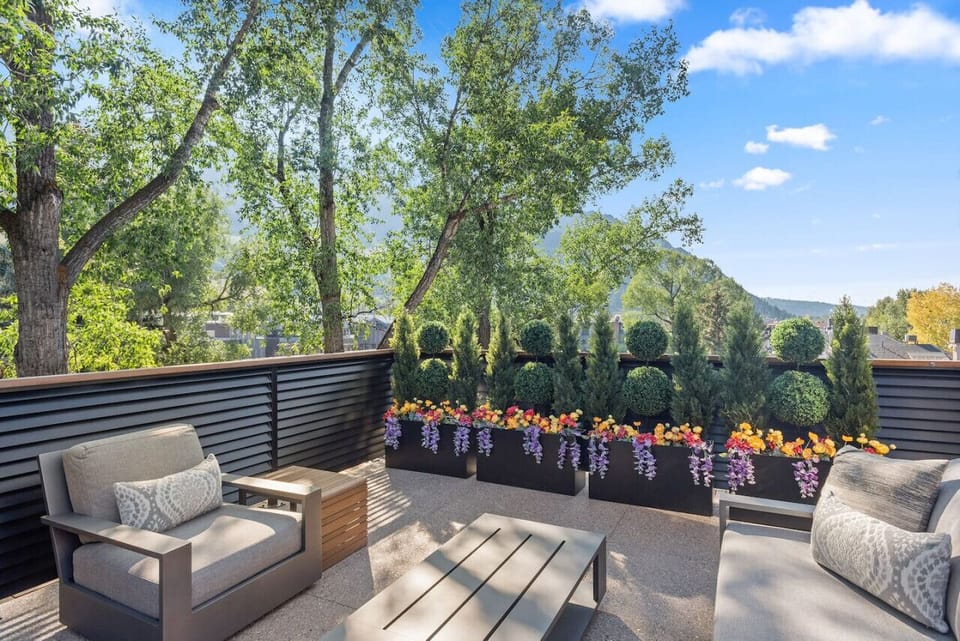 Rooftop Deck with Seating, Grill & 360 Degree Views