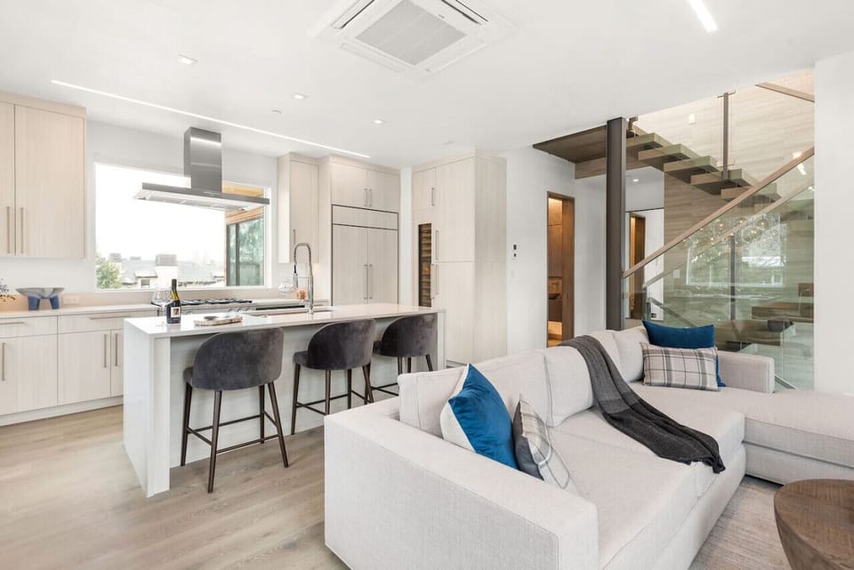 Living Room/Kitchen