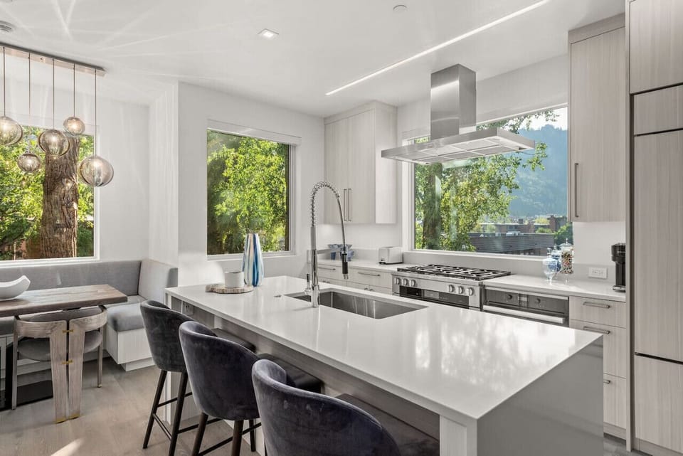 Kitchen & Dining Room Area with Views of Aspen Mountain