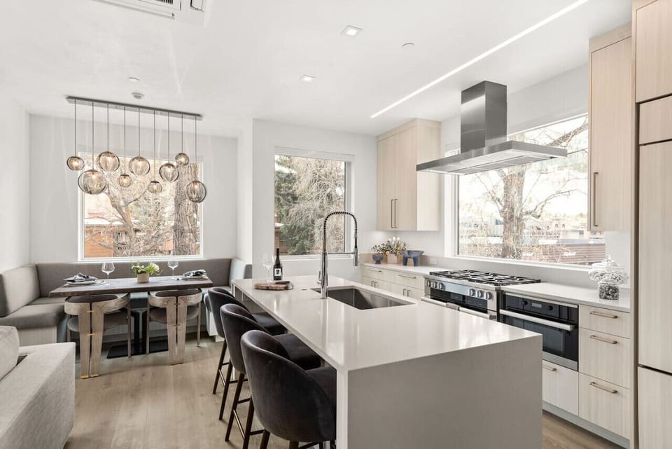 Kitchen & Dining Room Area with Views of Aspen Mountain