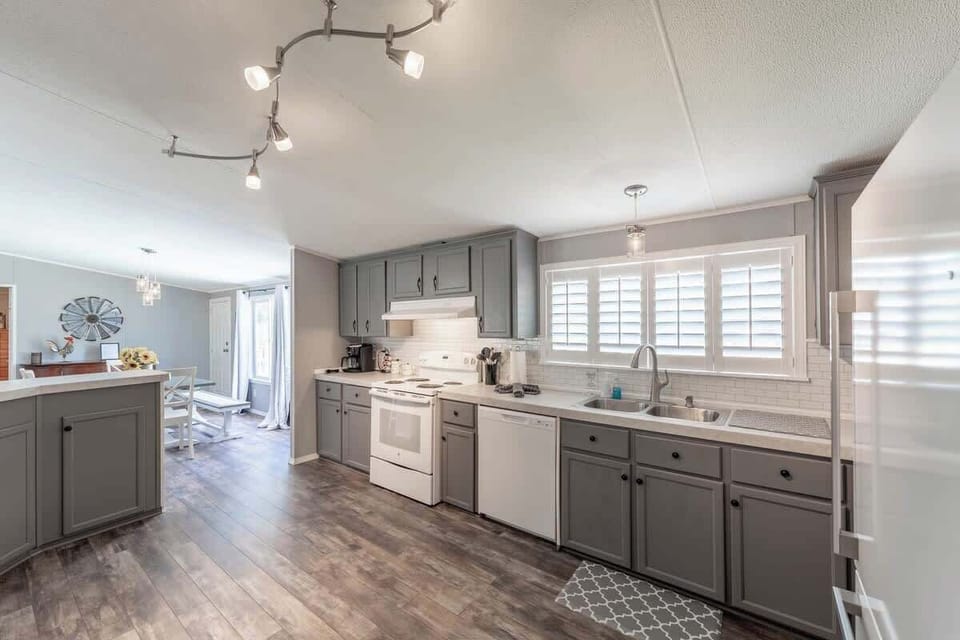 There is plenty of space for multiple cooks in the kitchen...if your family allows. :)