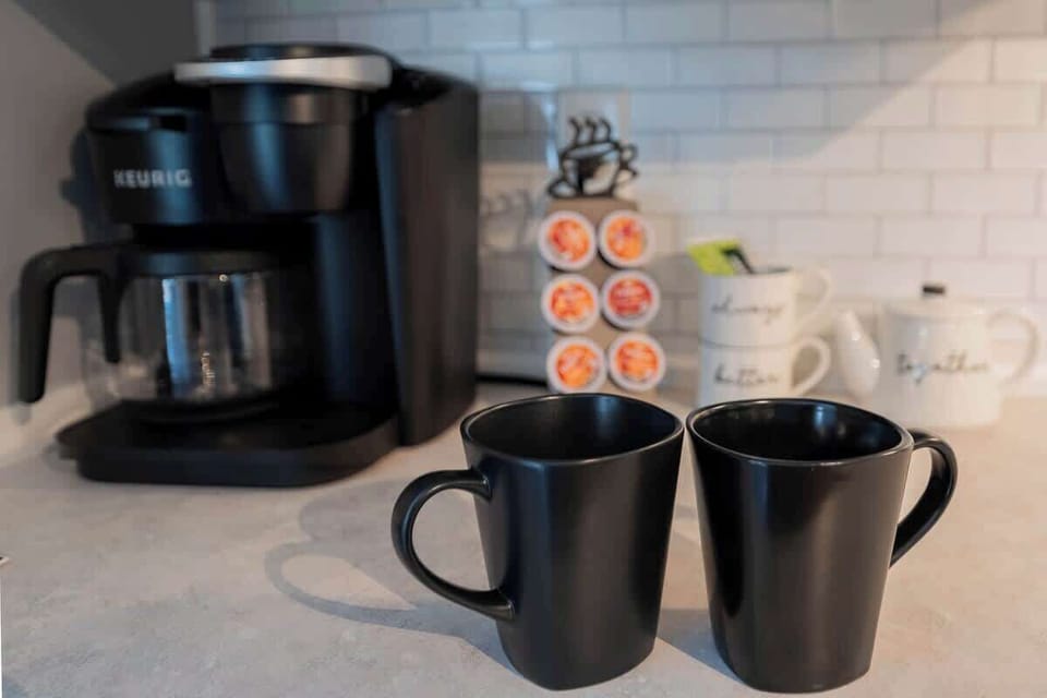 Dual acting coffee maker for the full pot family or a single cup when needed. 