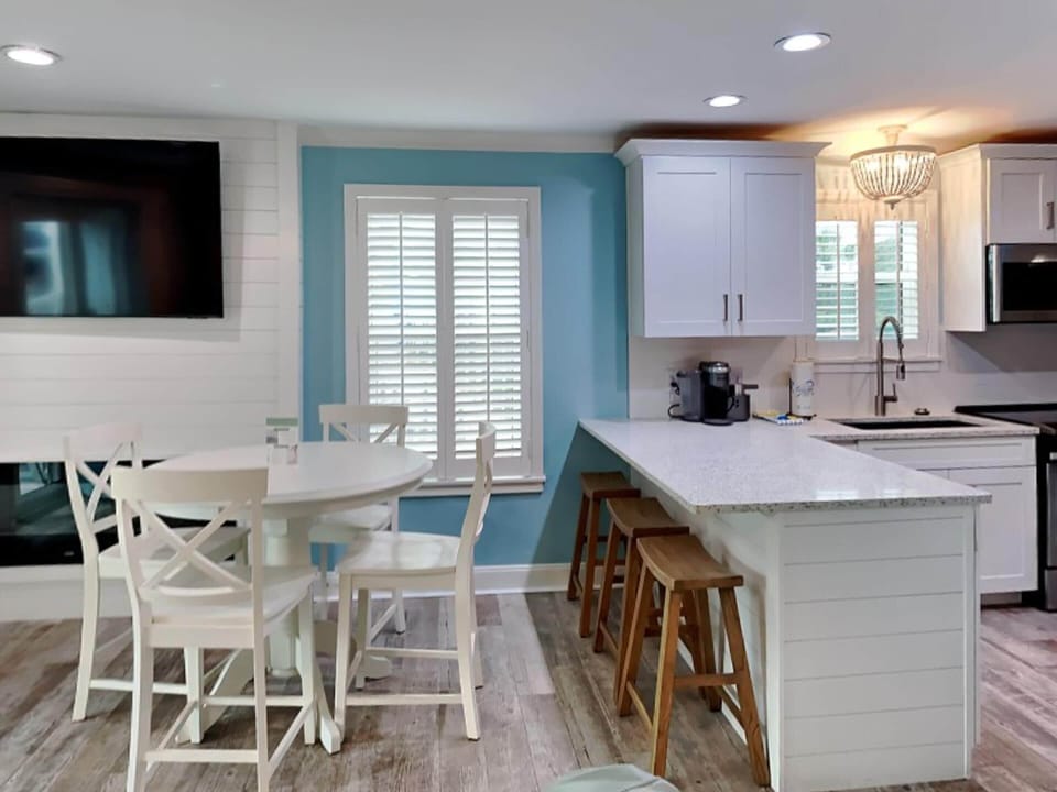 Breakfast Bar | Dining Area