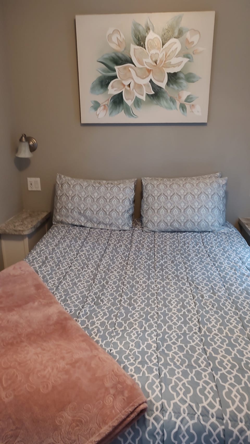 Bedroom 1 Queen bed