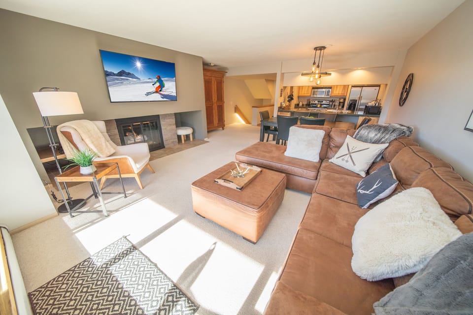 Attractive furnishings and decor!