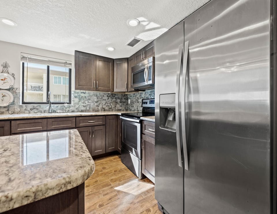 Fully Equipped Kitchen with Stainless Steel Appliances