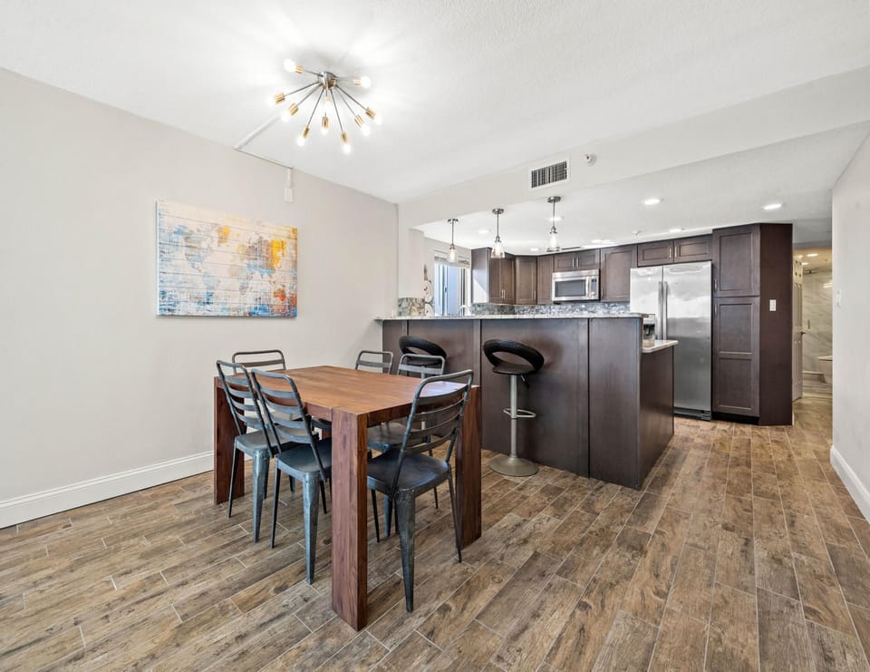 Dining Area - Seating for Six
