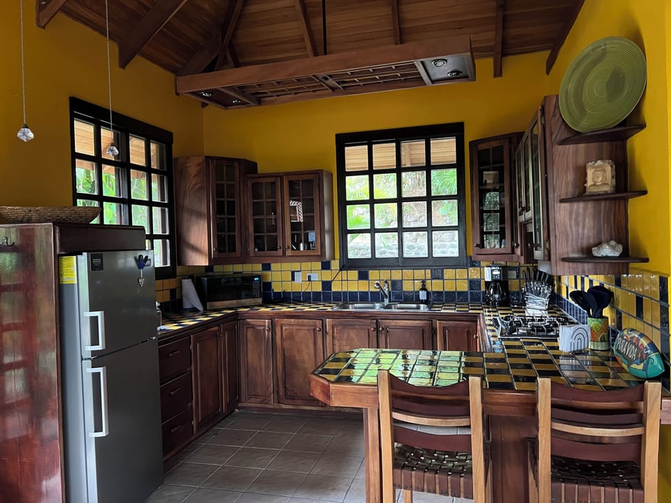 Casita kitchen, fully equipped and with a brand new oven