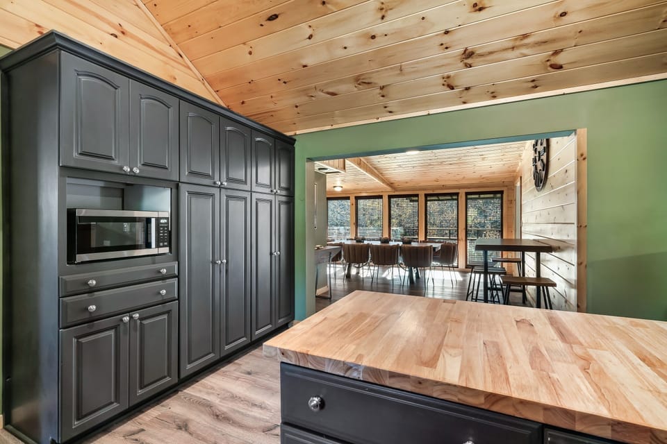 kitchen (dinning area in the background)