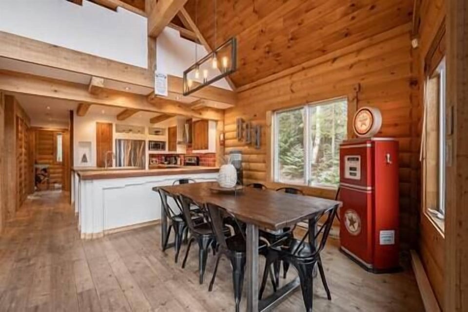 Dining room, kitchen