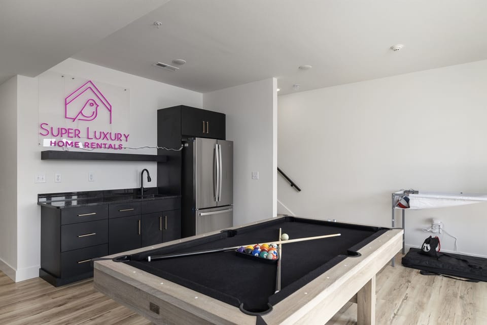 Basement Level: Kitchenette in Family Room