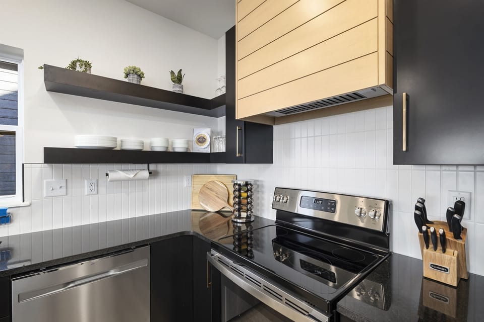Main Level: Kitchen