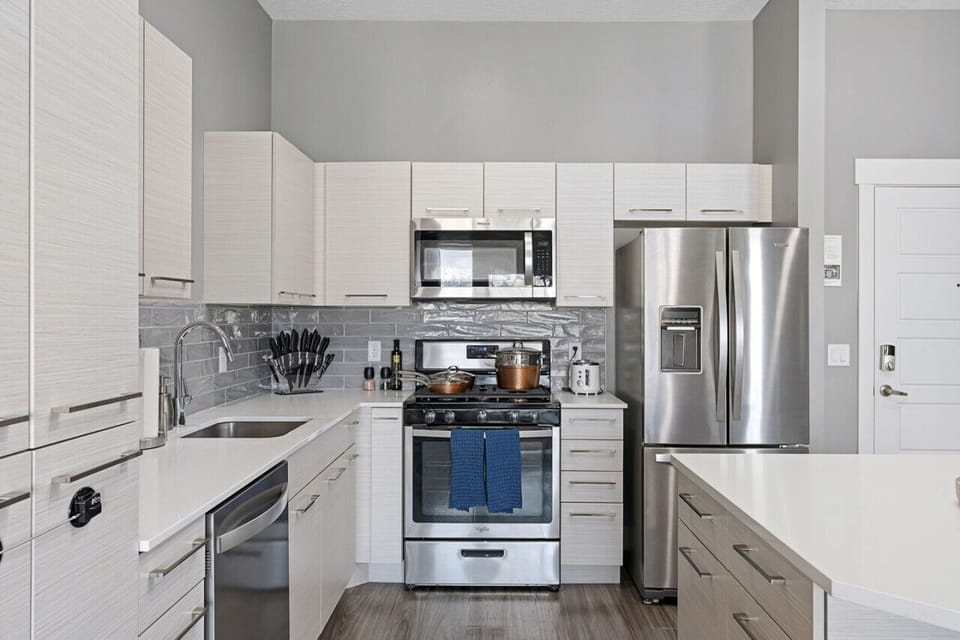 Fully stocked kitchen with all that you need. Pots, pans, bakeware, salt +pepper, and olive oil!