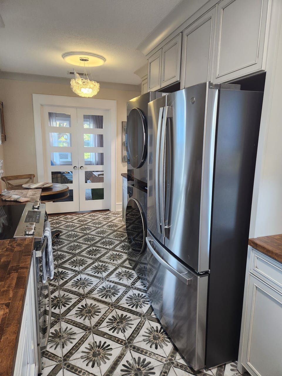 Full working kitchen 