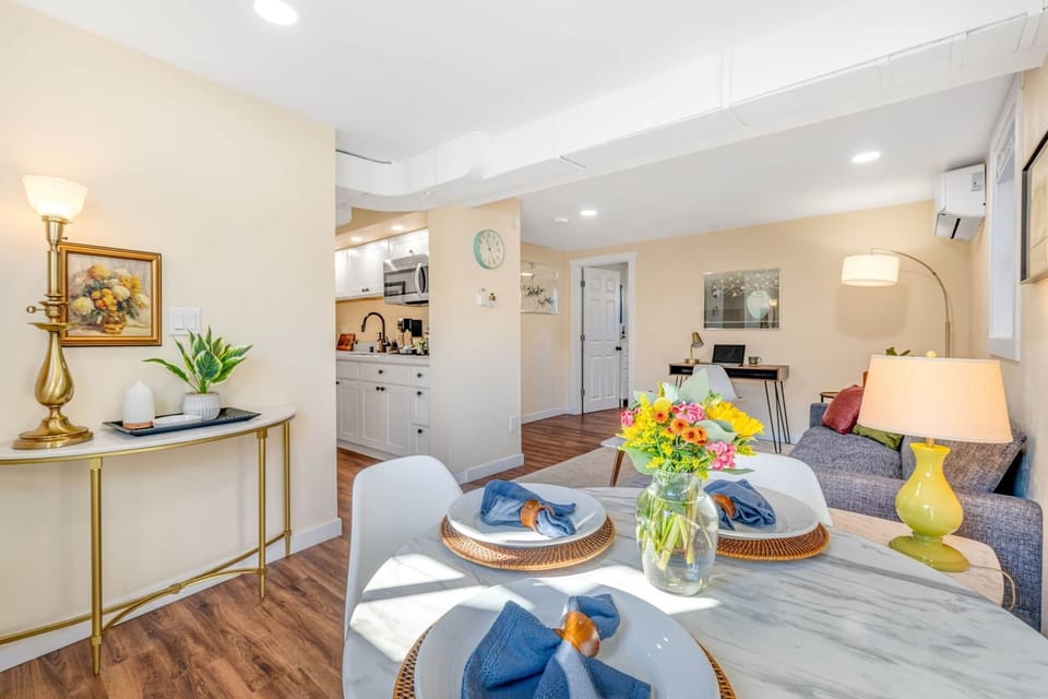 "Our stay at Erica & James’ was great! It’s a cozy spot perfect for our little family" - Chris
