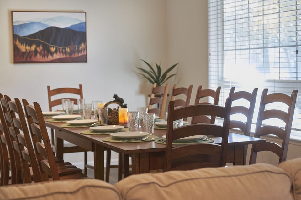 Spacious Dining Area that can accommodate up to 12 guests!