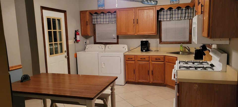 Unit 2 Full Eat In Kitchen With Washer and Dryer