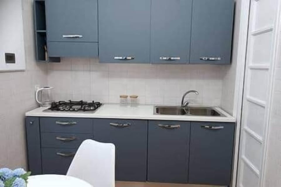 sink corner and washing machine with wall units