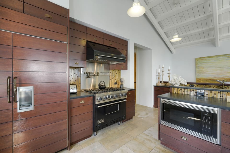 LARGE DOUBLE DOOR FRIDGE & ALL STAINLESS STEEL APPLIANCES