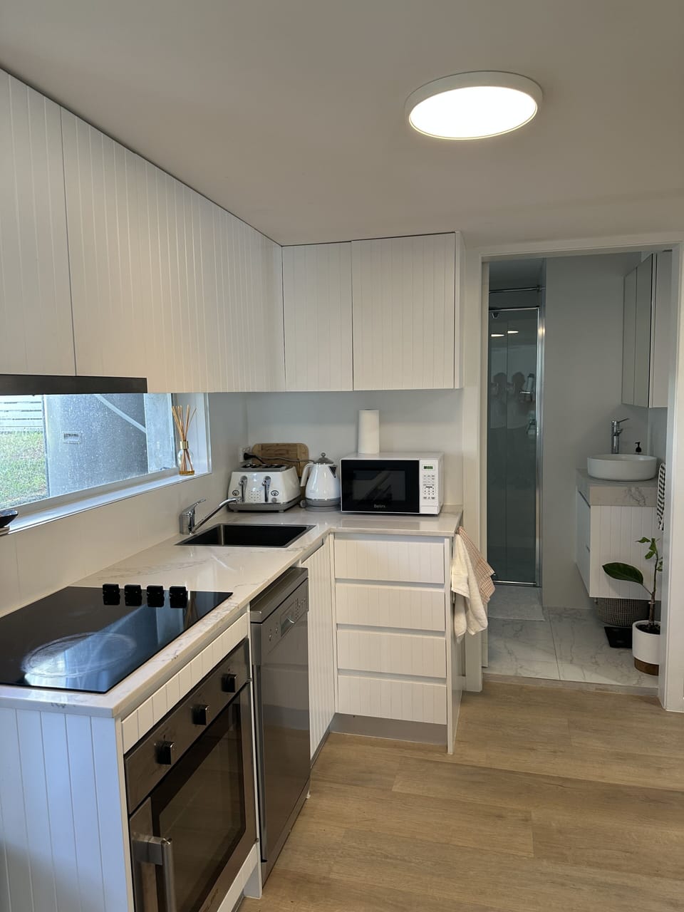 Full Kitchen with dishwasher