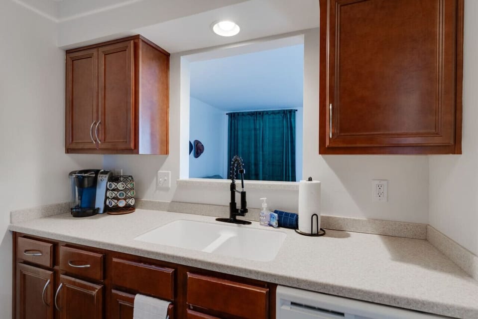 Kitchen Sink and Cabinet