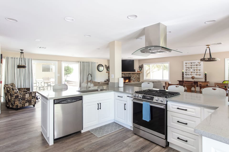 Open kitchen perfect for entertaining. Overlooking Dining Rm, Family Rm and pool