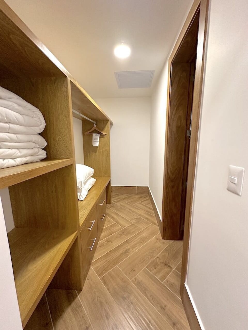 Double Queens Bedroom Main Floor Walk in Closet