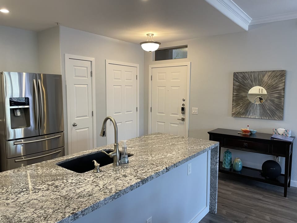 Kitchen reverse picture